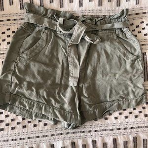 Thread and Supply linen-like shorts size M pale green